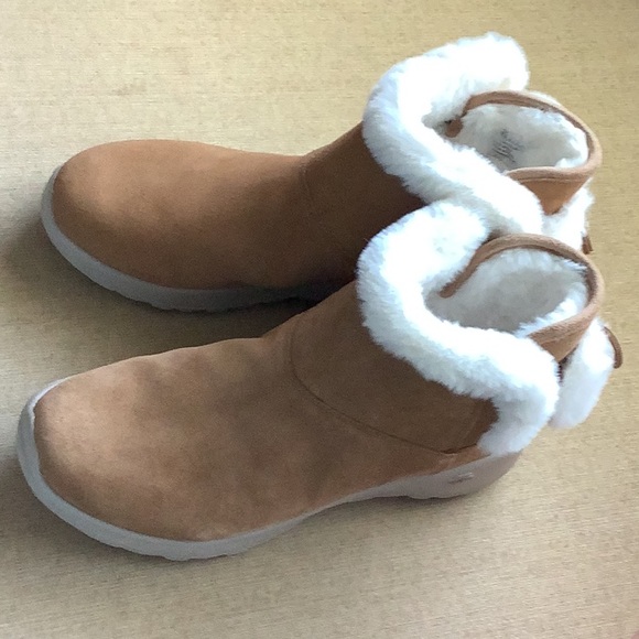 Skechers Cozy On-the-Go Joy Bootie Suede with Faux Fur Lining and Bow (NWT) - Picture 2 of 7